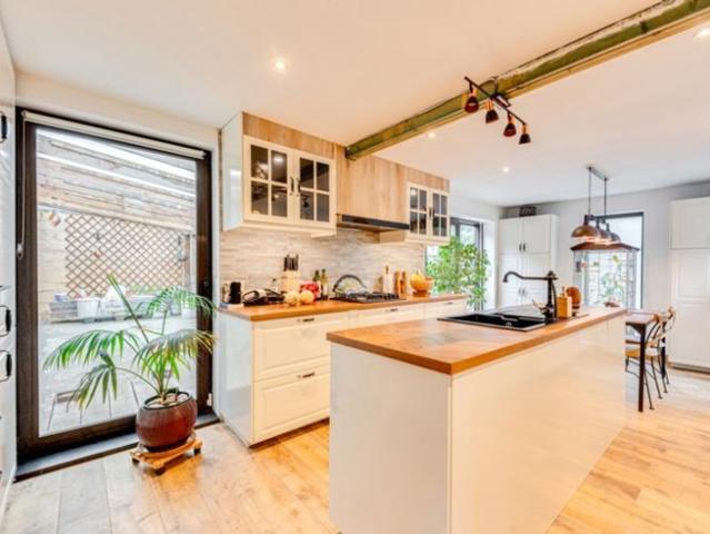 Maison d'habitation avec jardin et terrasse couverte !