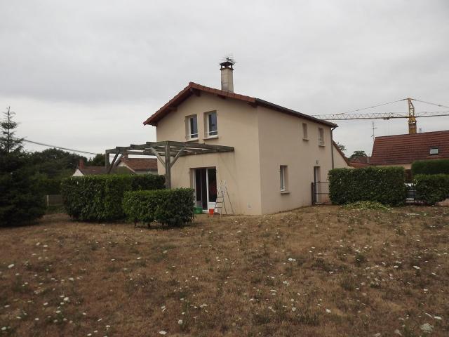 Maison d'habitation en bon état, 85 m2 hab environ et garage