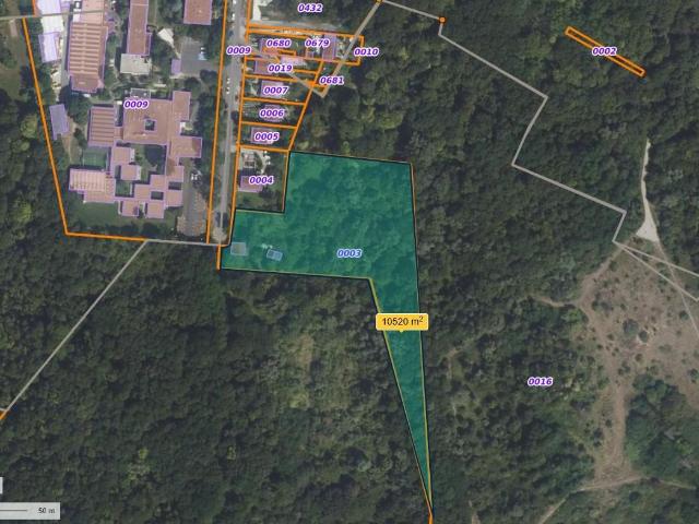 maison d'habitation et annexe de 180 m² sur 10.000 m² de terrains en zone naturelle