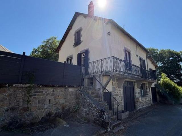 Maison d'habitation sur 2 niveaux avec sous sol