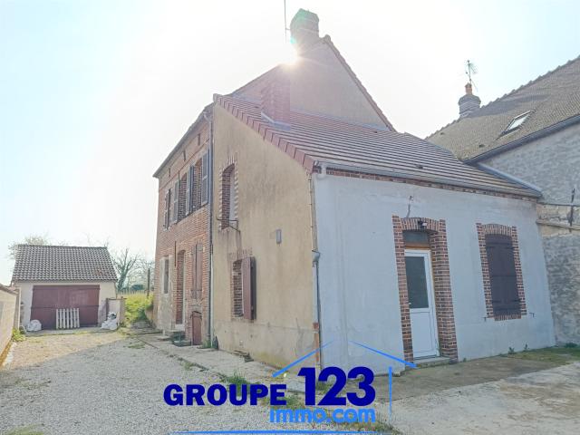 Maison d'habitation partagée en 3 appartements. 157m² Senan