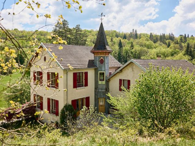 Maison d'hôtes avec domaine forestier à Martigna 346m² Moirans en Montagne