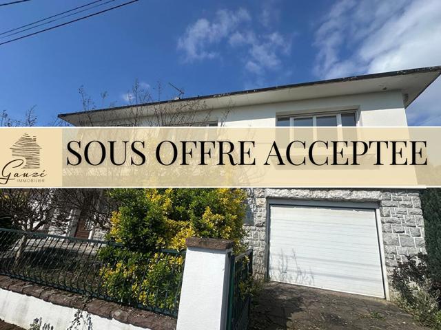 Maison Divisee En 2 Appartements, Au Fond Dune Impasse, Fort. 186m² Lourdes