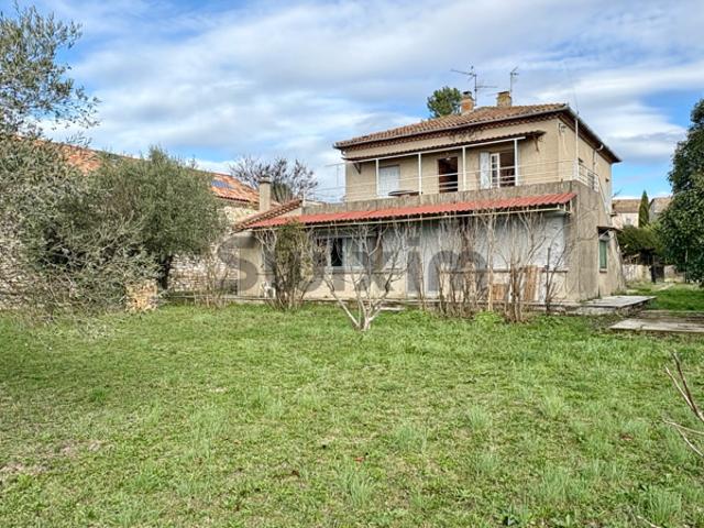 Maison divisée en 2 appartements indépendants+ terrain const