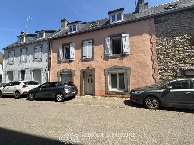 Maison divisée en 3 appartements