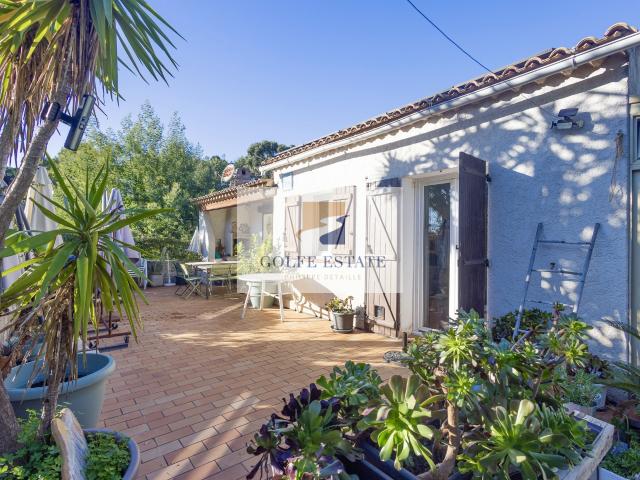 Maison divisée en 3 appartements, terrain de 1600 m2