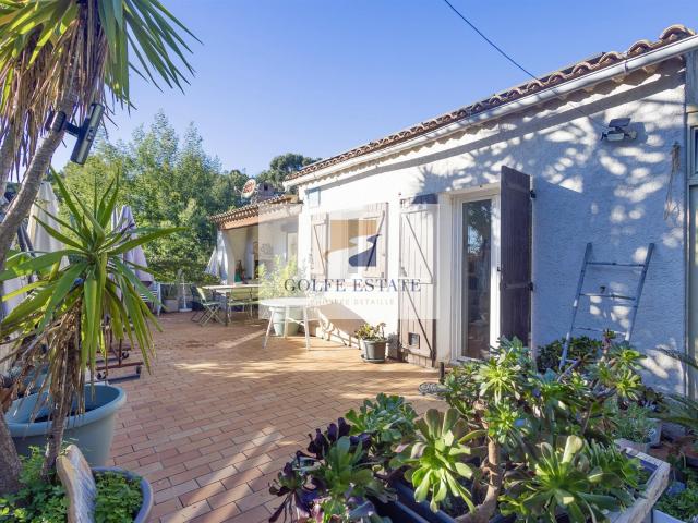 Maison divisée en 3 appartements, terrain de 1600 m2 156m² La Croix Valmer