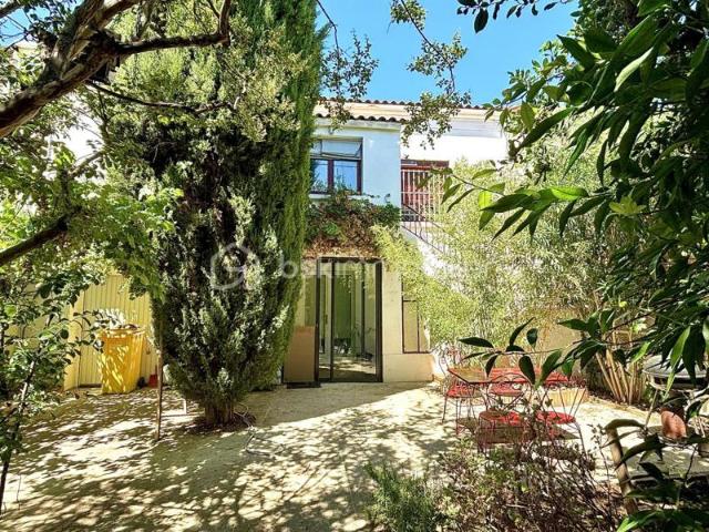 Maison divisée en 3 logements 170m2 sur 227m2 de terrain