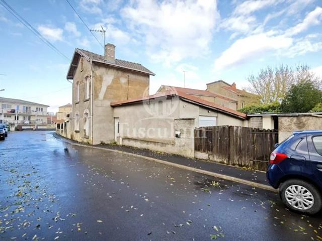 Maison divisée en deux appartements