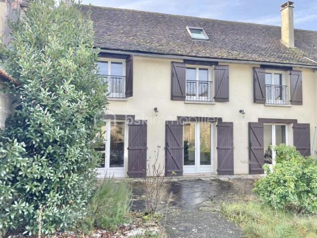 Maison du milieu du 18ème siècle composée de 5 chambres, son terrain sans vis à vis et son garage !