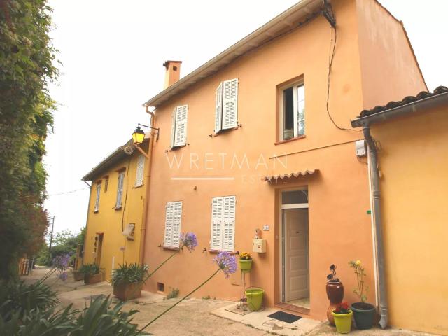 Maison du village avec vue mer et balcon Castellar 60m² Castellar