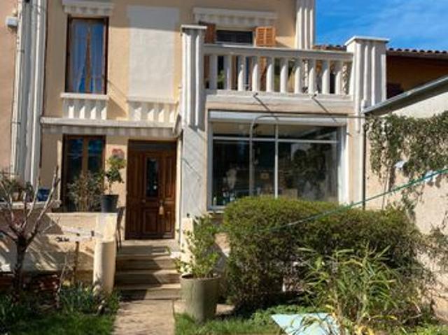 Maison du XIXème centre de Chasselay au calme