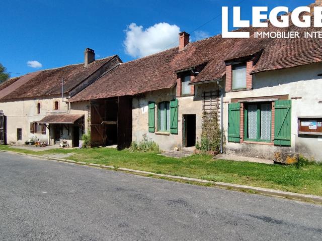 Maison d'une chambre avec deux grandes granges attenantes, un gîte de deux chambres et un grand jardin bien en