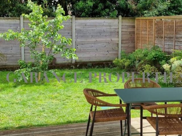 Maison duplex avec jardin et parking, à la Barrière du Médoc