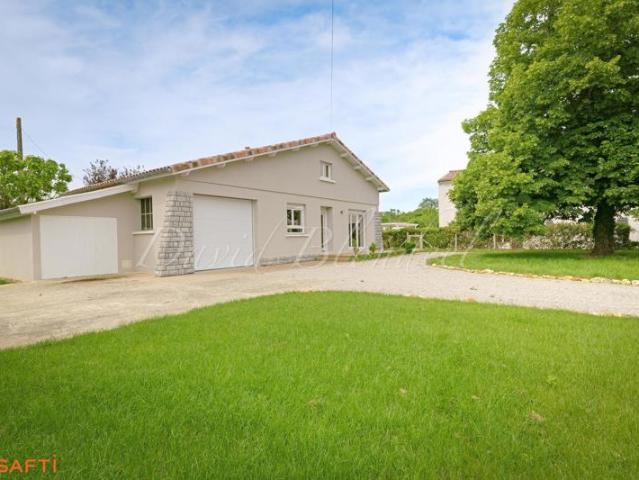 Maison entièrement rénovée 1800m2 Garages GRAULHET