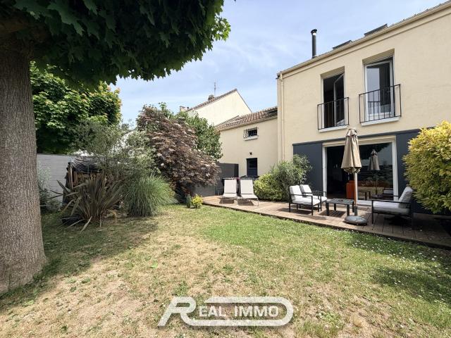 Maison rénovée avec garage et jardin