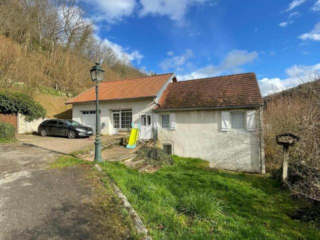 Maison entièrement rénovée agrémentée d'une parcelle de 2'400 m2