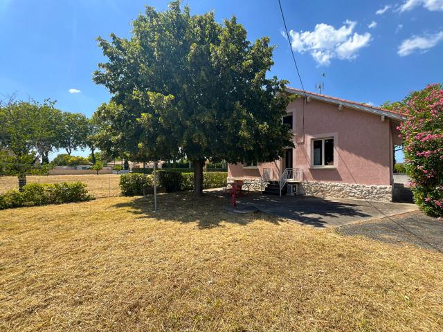 Maison entièrement rénovée avec garage double et 1 923 m2 de terrain constructible à Gaillac !