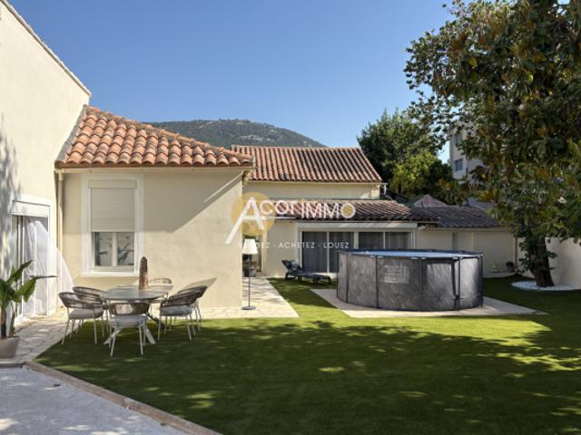 Maison entièrement rénovée de plain pied de 108 m2 à TOULON