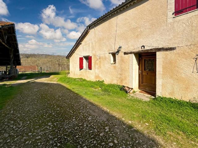 En campagne, maison ancienne entièrement rénovée, habitable. 154m² Lavardens