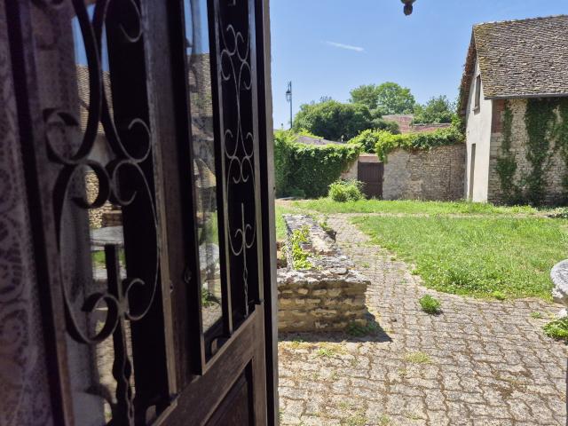 Maison Entre Magny en Vexin et Gisors, 7 pièces, 6 chambres, 280m2, 2850 m2 jardin