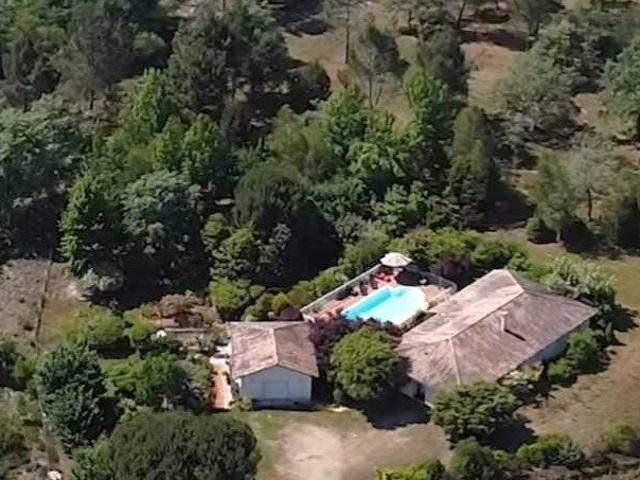 Maison entrée, séjour, cuisine équipée, 2 suites parentales. 153m² Labrit