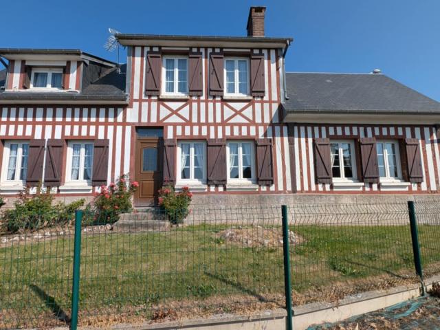 Maison en cœur de village, proche de ST ROMAIN DE COLBOSC