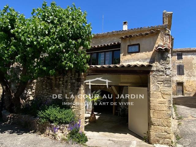 Maison en coeur de village entouré de garrigue 120m² Flaux