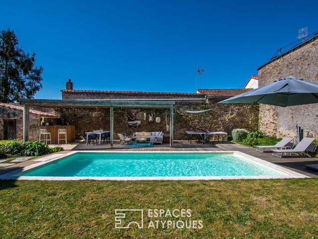 Maison en coeur de ville au charme authentique et piscine