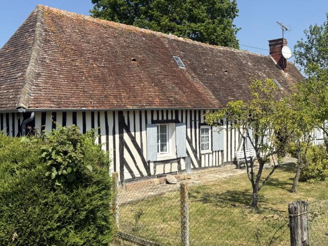 Maison en colombages 1,5hectare avec dépendances