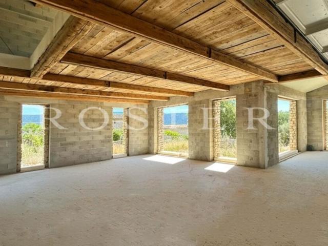 Maison en construction de 180 m² avec jardin et vue