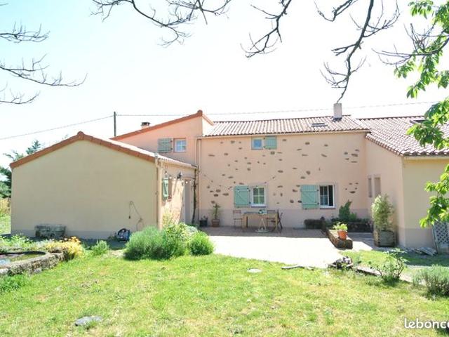 Maison en campagne 5 ch 2 garages sur 1800 m² de terrain