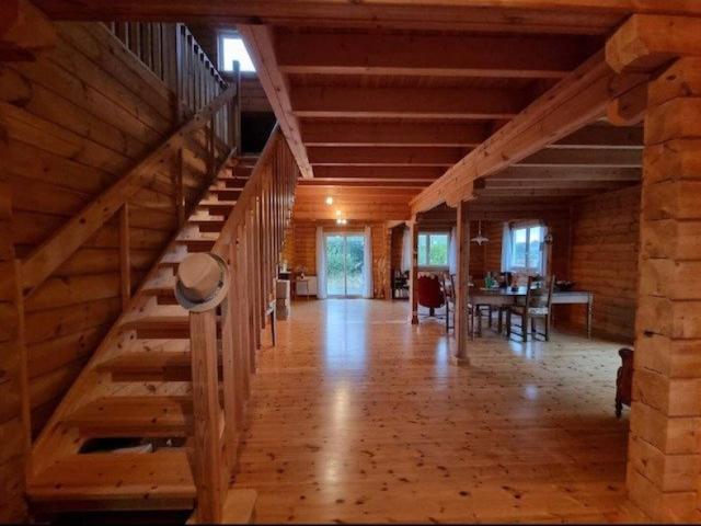 Maison en bois à Allineuc