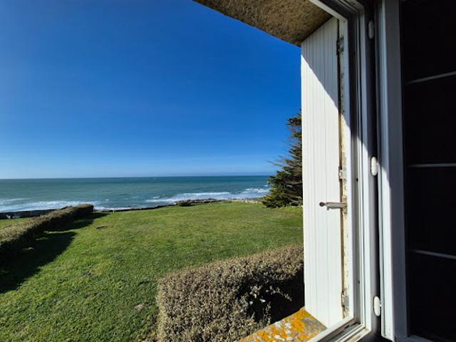 Maison en bord de mer avec jardin