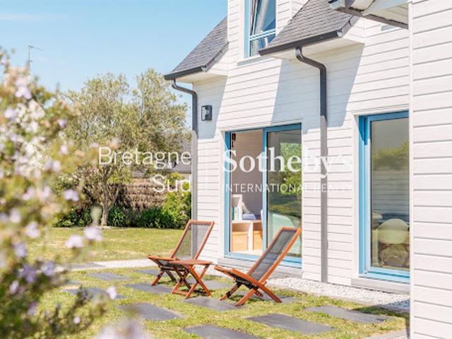 Maison en bord de mer avec jardin