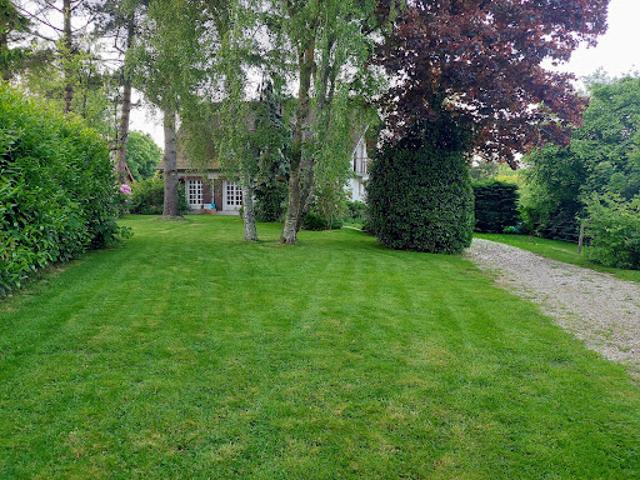Maison en bord de mer avec jardin