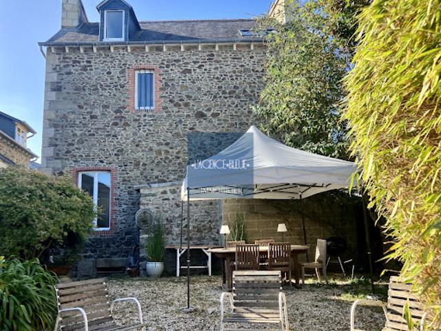 Maison en bord de mer avec jardin