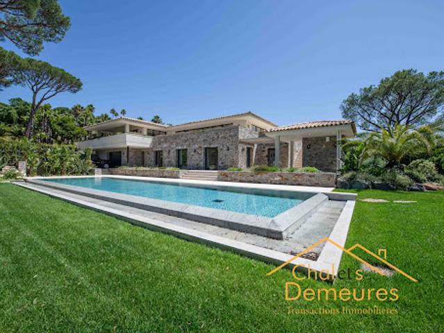 Maison en bord de mer avec jardin