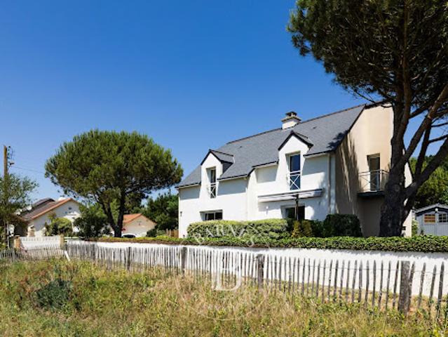 Maison en bord de mer avec jardin