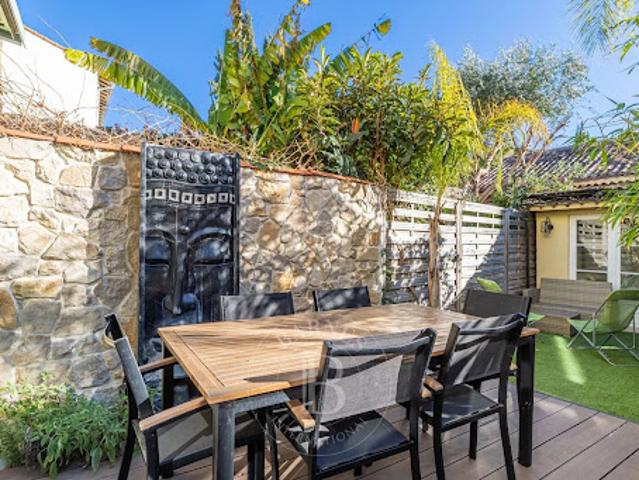 Maison en bord de mer avec jardin
