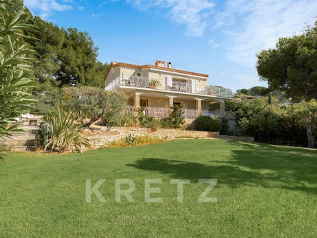 Maison en bord de mer avec jardin