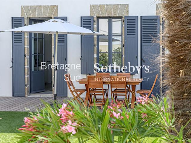 Maison en bord de mer avec jardin