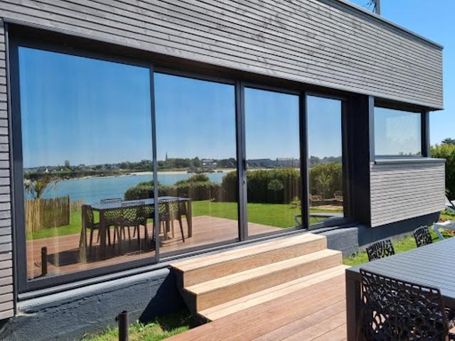 Maison en bord de mer avec jardin