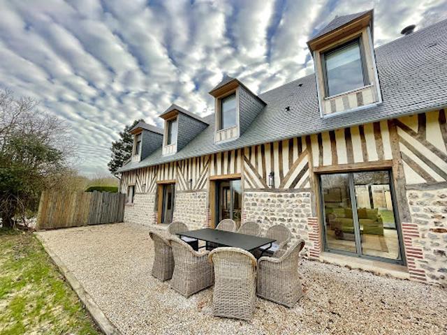 Maison en bord de mer avec jardin