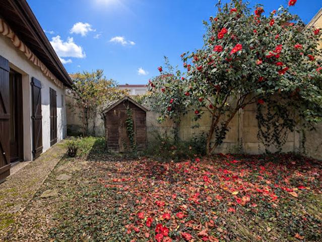 Maison en bord de mer avec jardin