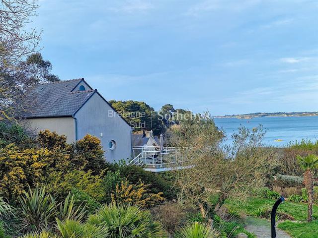 Maison en bord de mer avec jardin