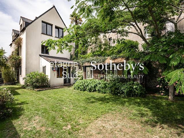 Maison en bord de mer avec jardin