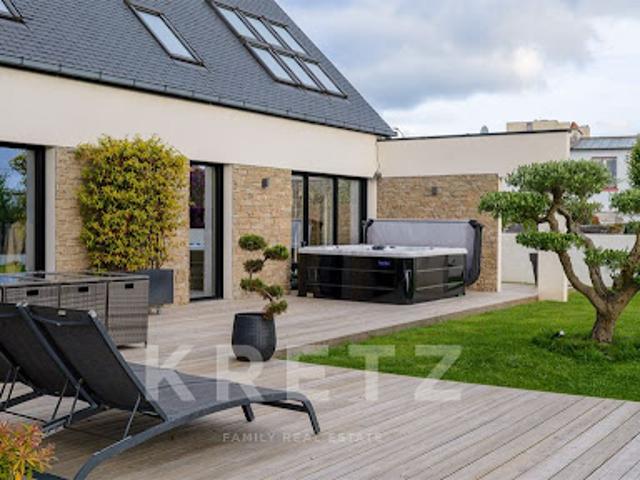Maison en bord de mer avec jardin