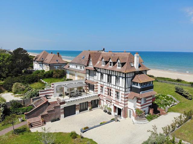 Maison en bord de mer avec jardin
