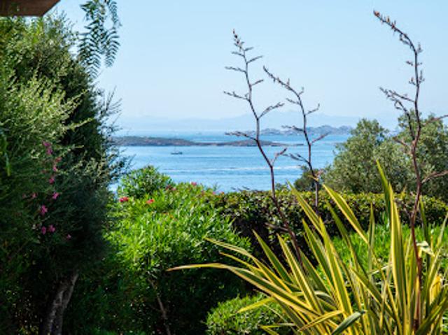 Maison en bord de mer avec jardin